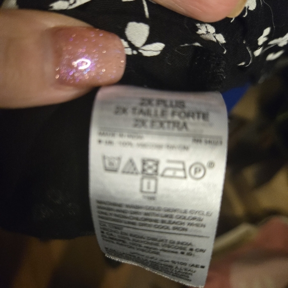 Old Navy Floral Black and White Women's Sleeveless Blouse - Picture 4 of 6